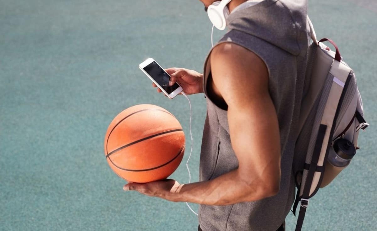 6 Best Smart Basketball & Weighted Basketballs [2024]